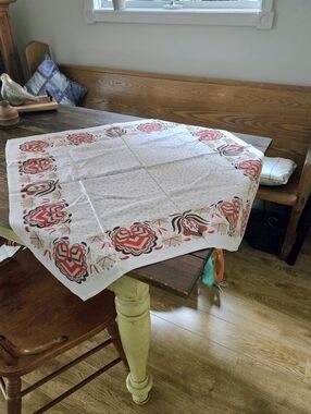 VINTAGE ❤️  Linen Table Cloth in a Traditional Scandinavian Design